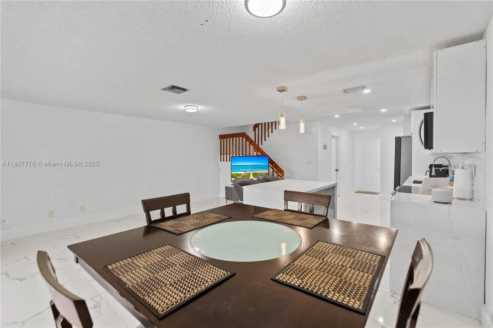 8033 NW 29th STREET