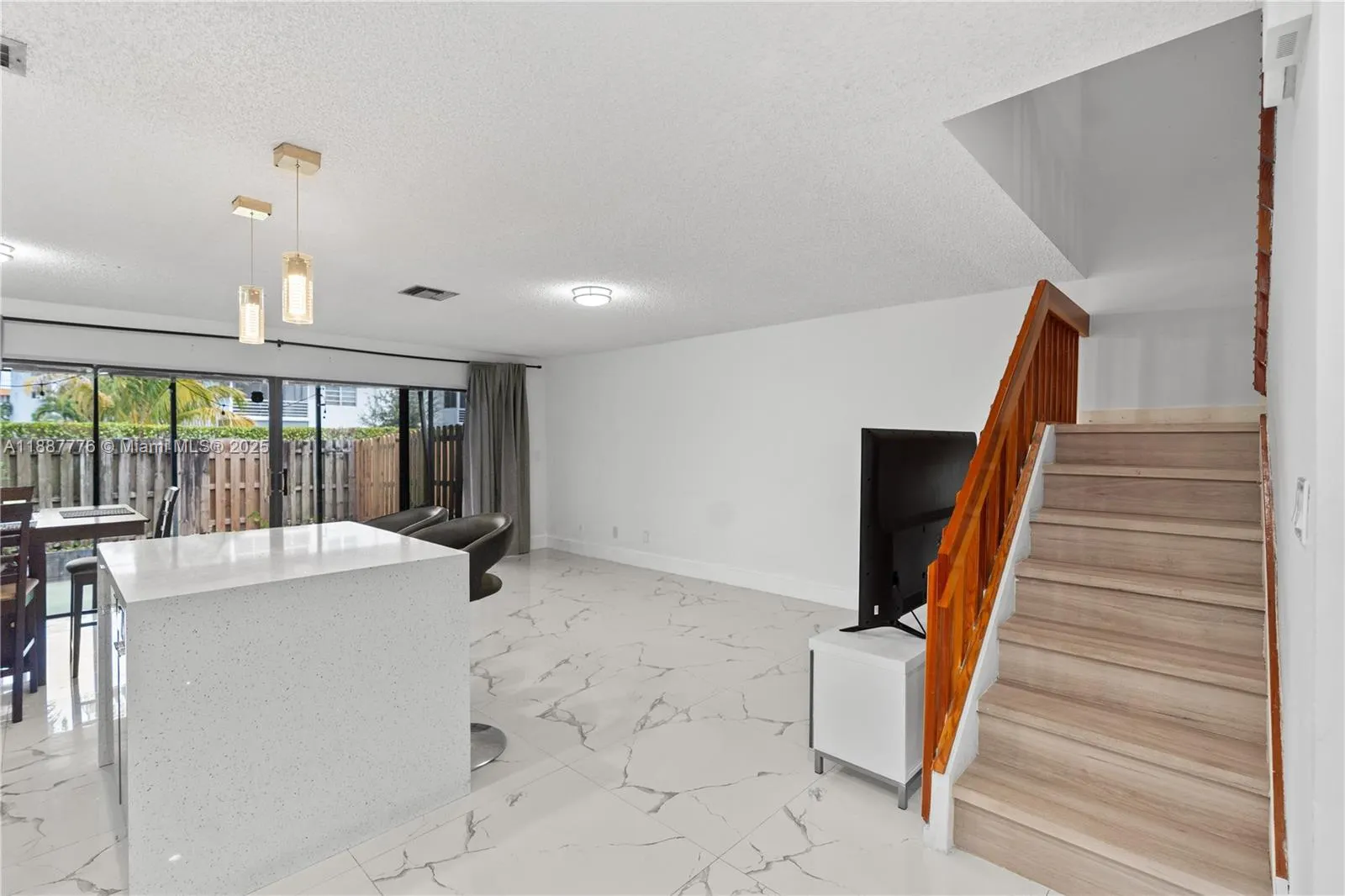 8033 NW 29th STREET