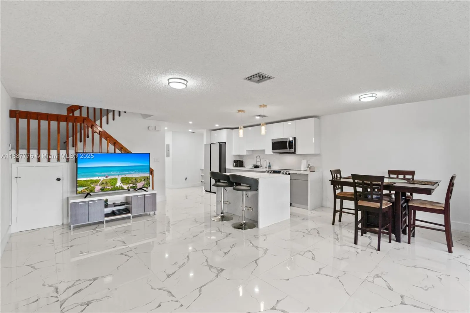 8033 NW 29th STREET