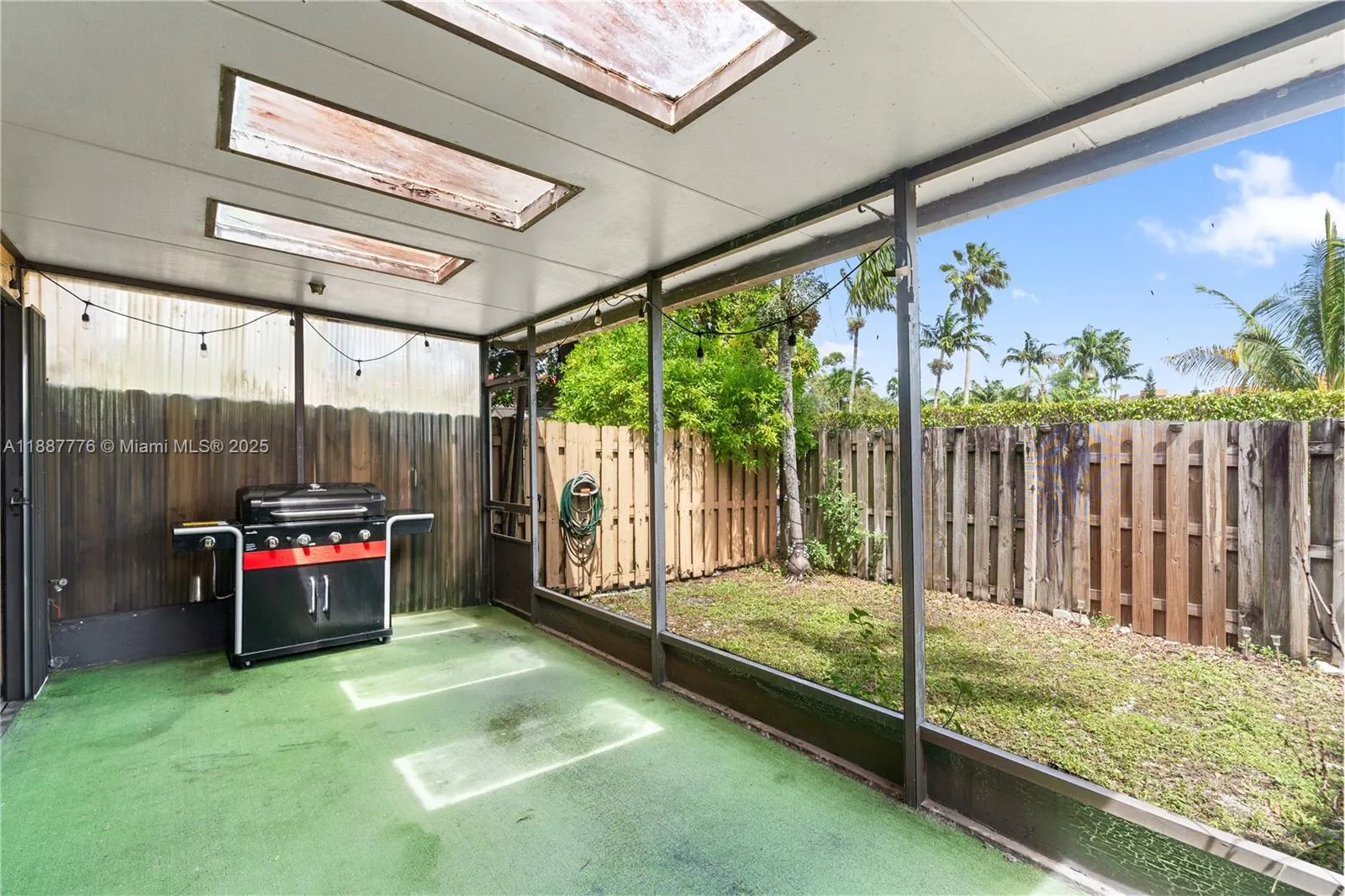 8033 NW 29th STREET