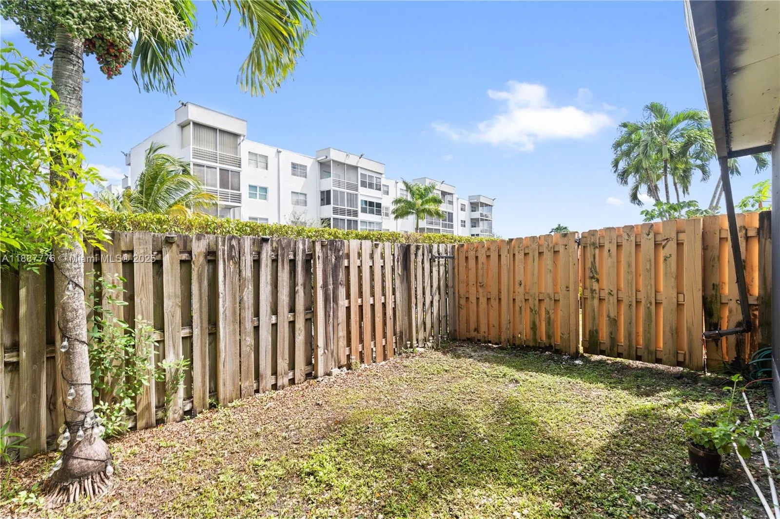 8033 NW 29th STREET