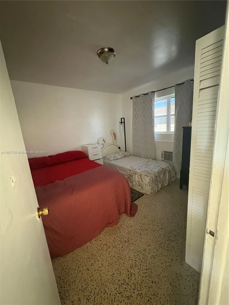 1366 W 29th St