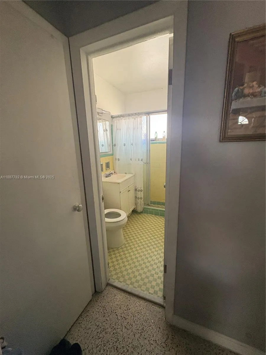 1366 W 29th St