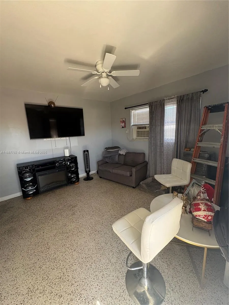1366 W 29th St