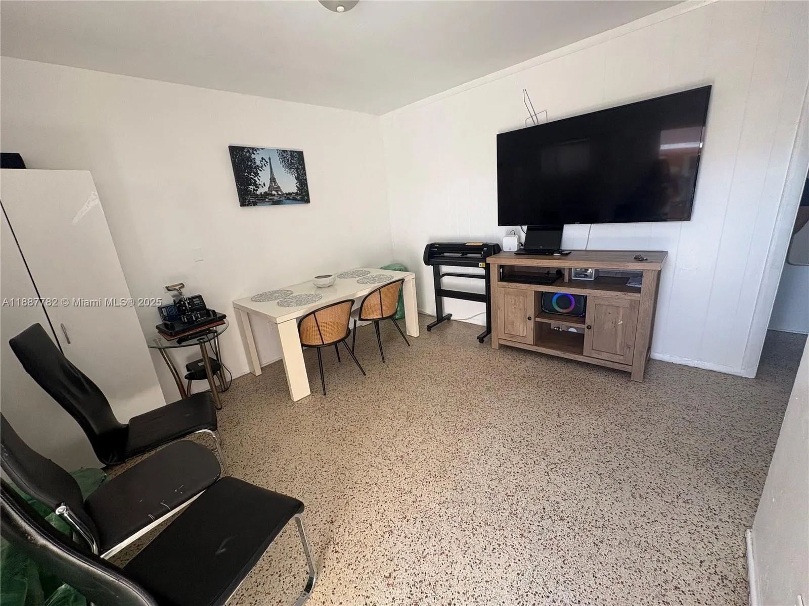1366 W 29th St