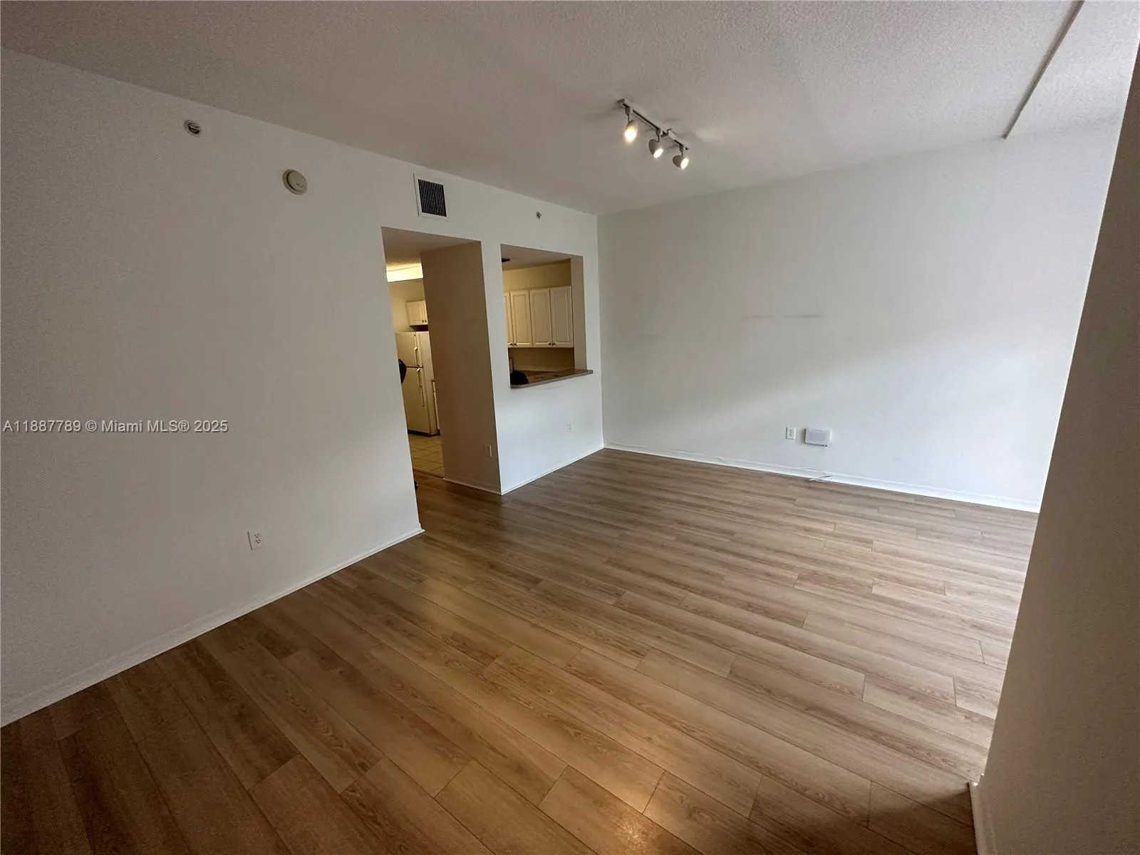 1200 Town Center Dr, #217