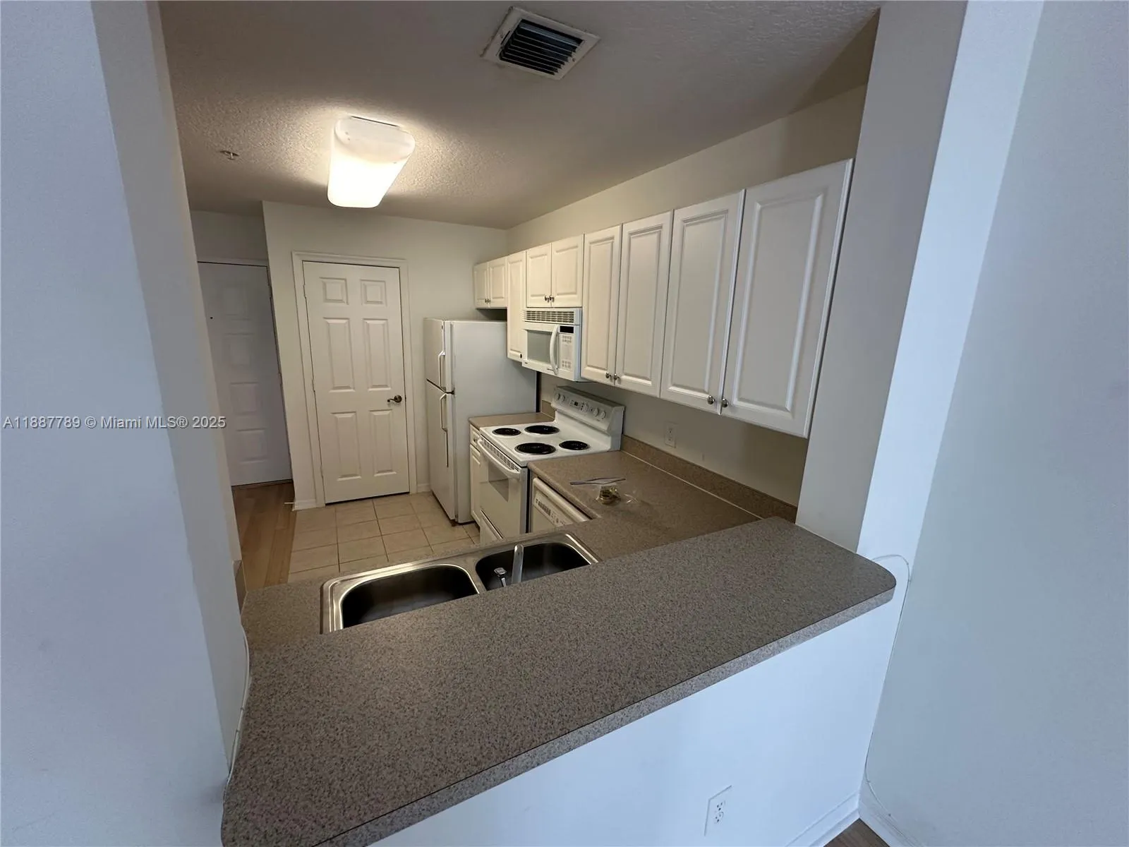 1200 Town Center Dr, #217