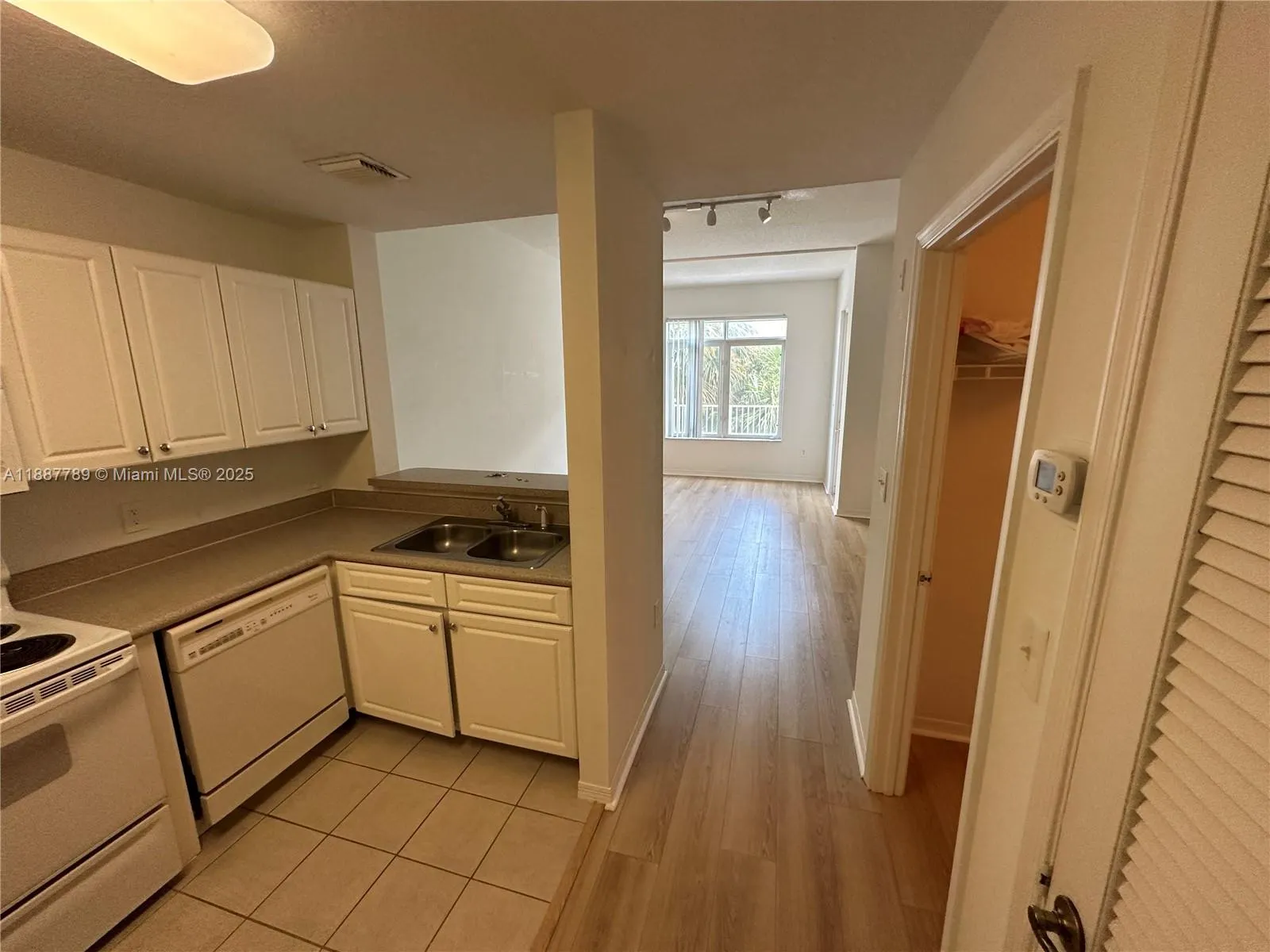 1200 Town Center Dr, #217