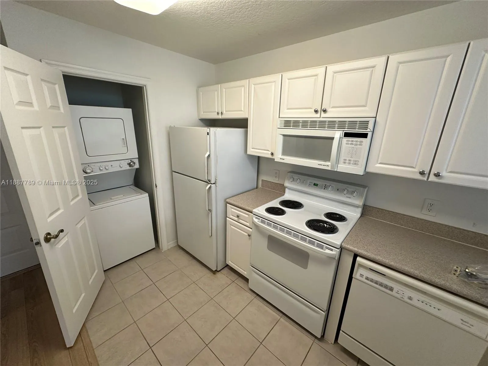 1200 Town Center Dr, #217