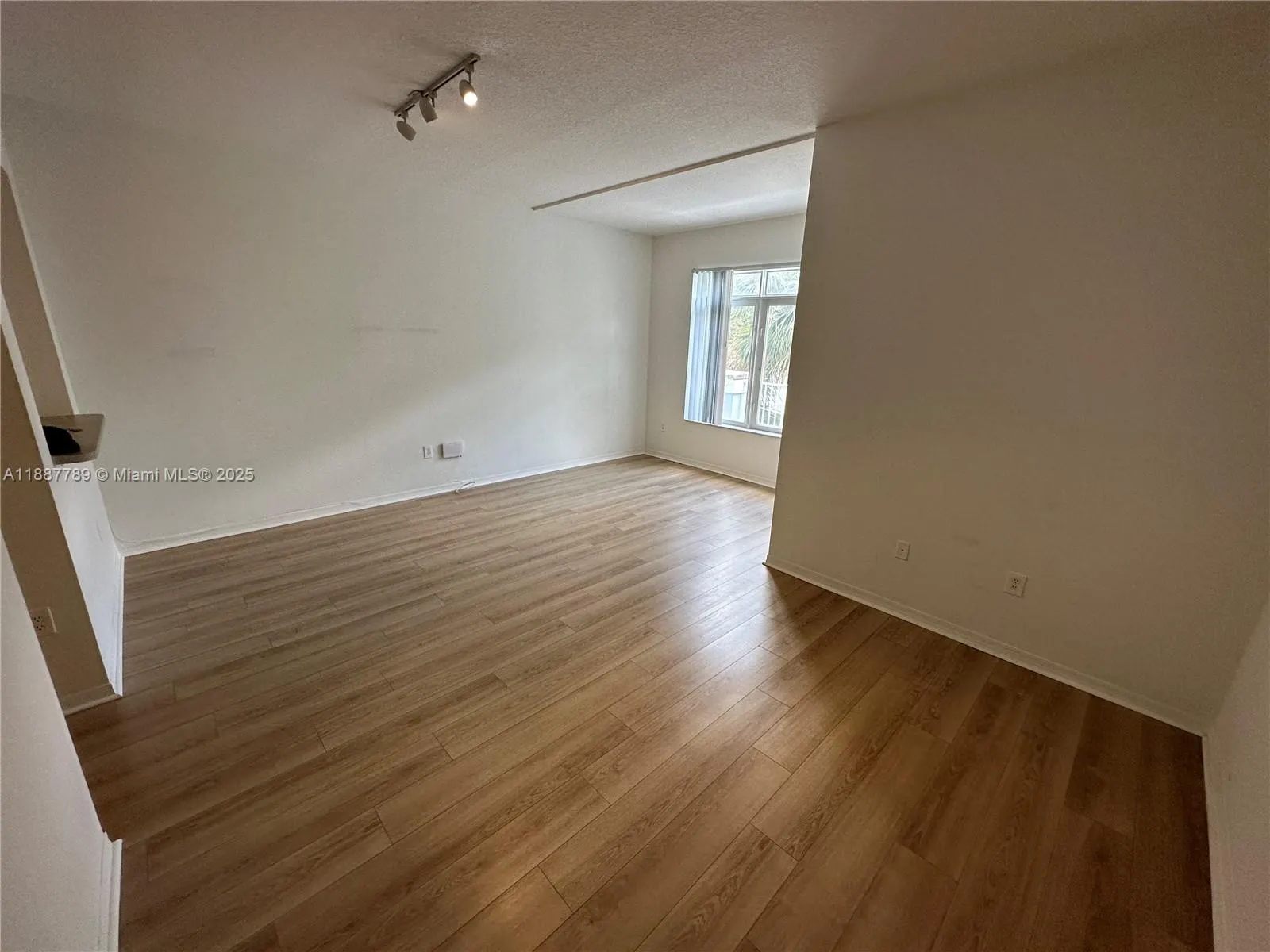 1200 Town Center Dr, #217