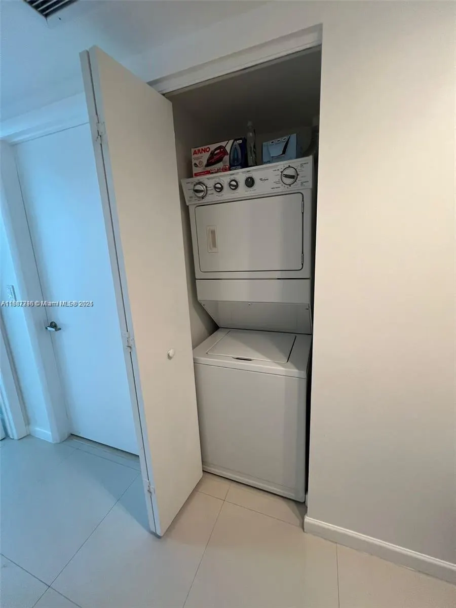 465 Brickell Ave, #3202