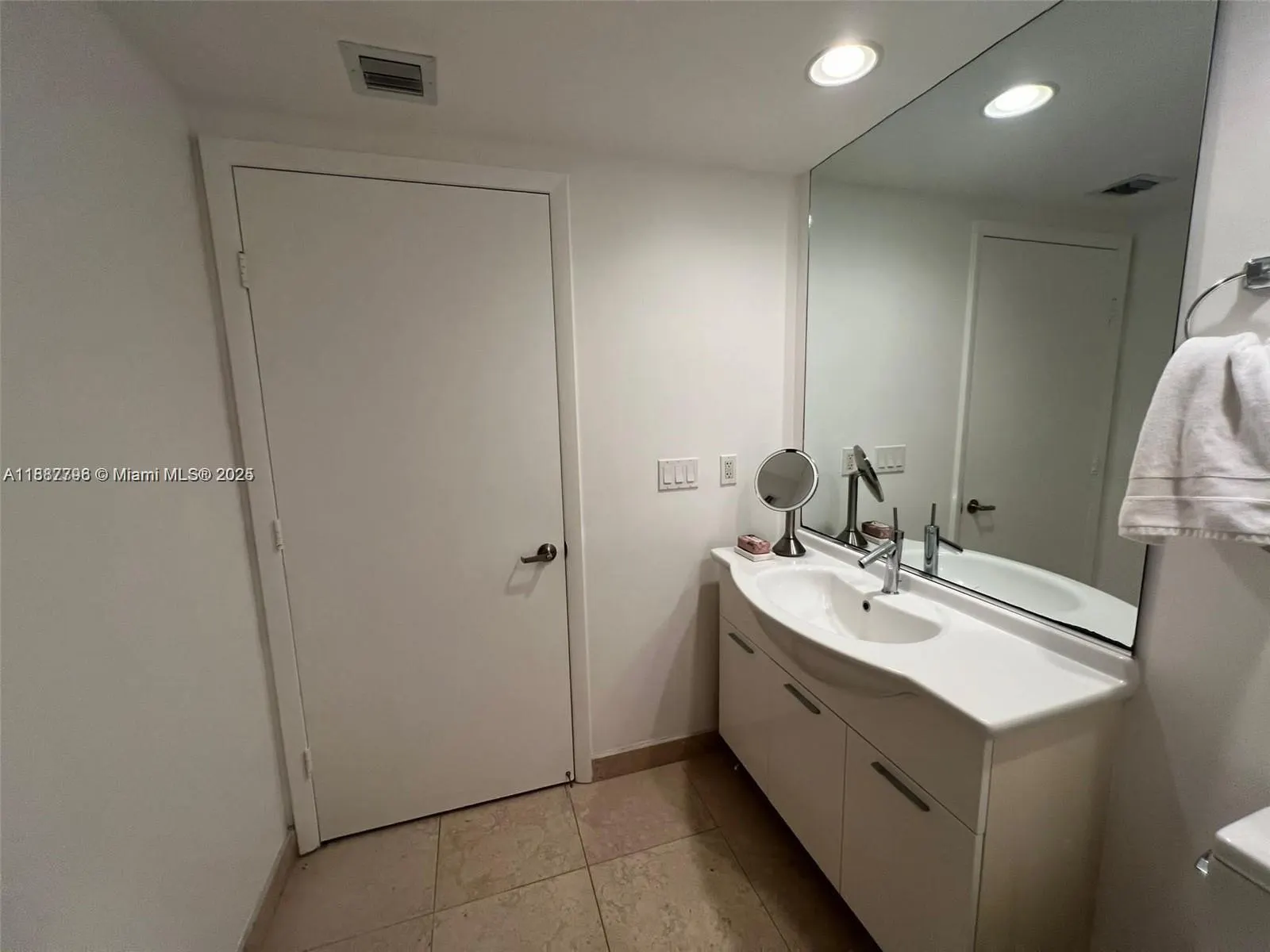 465 Brickell Ave, #3202