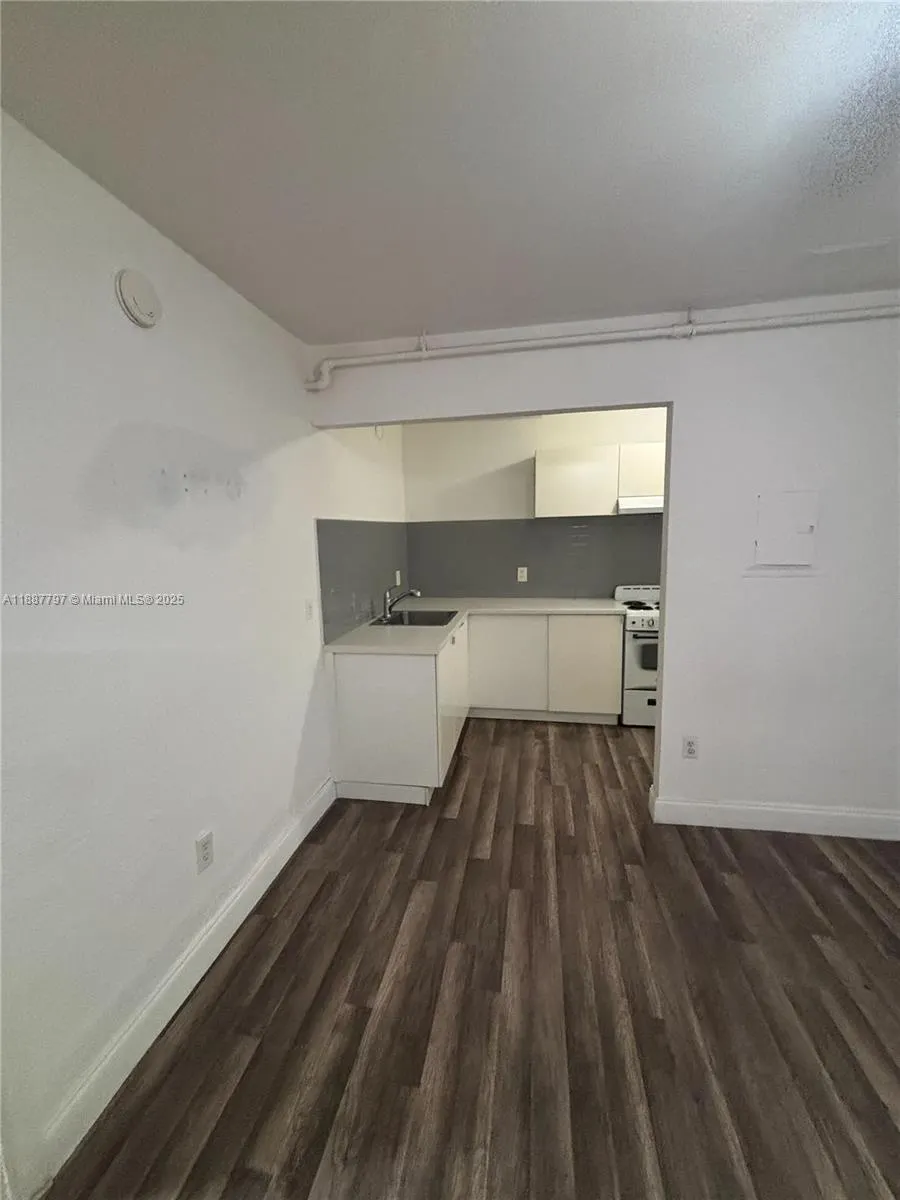 542 NW 8th St, #3
