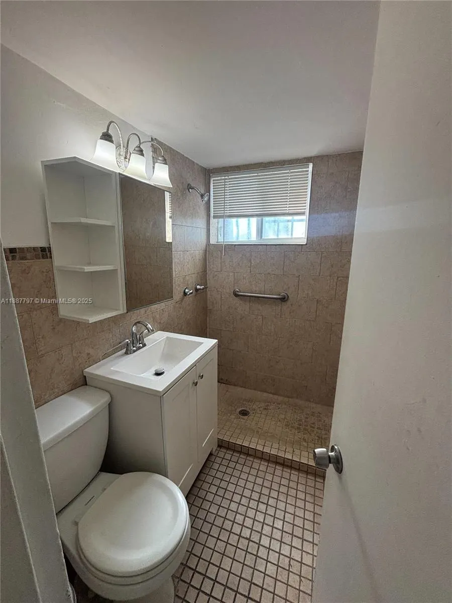 542 NW 8th St, #3