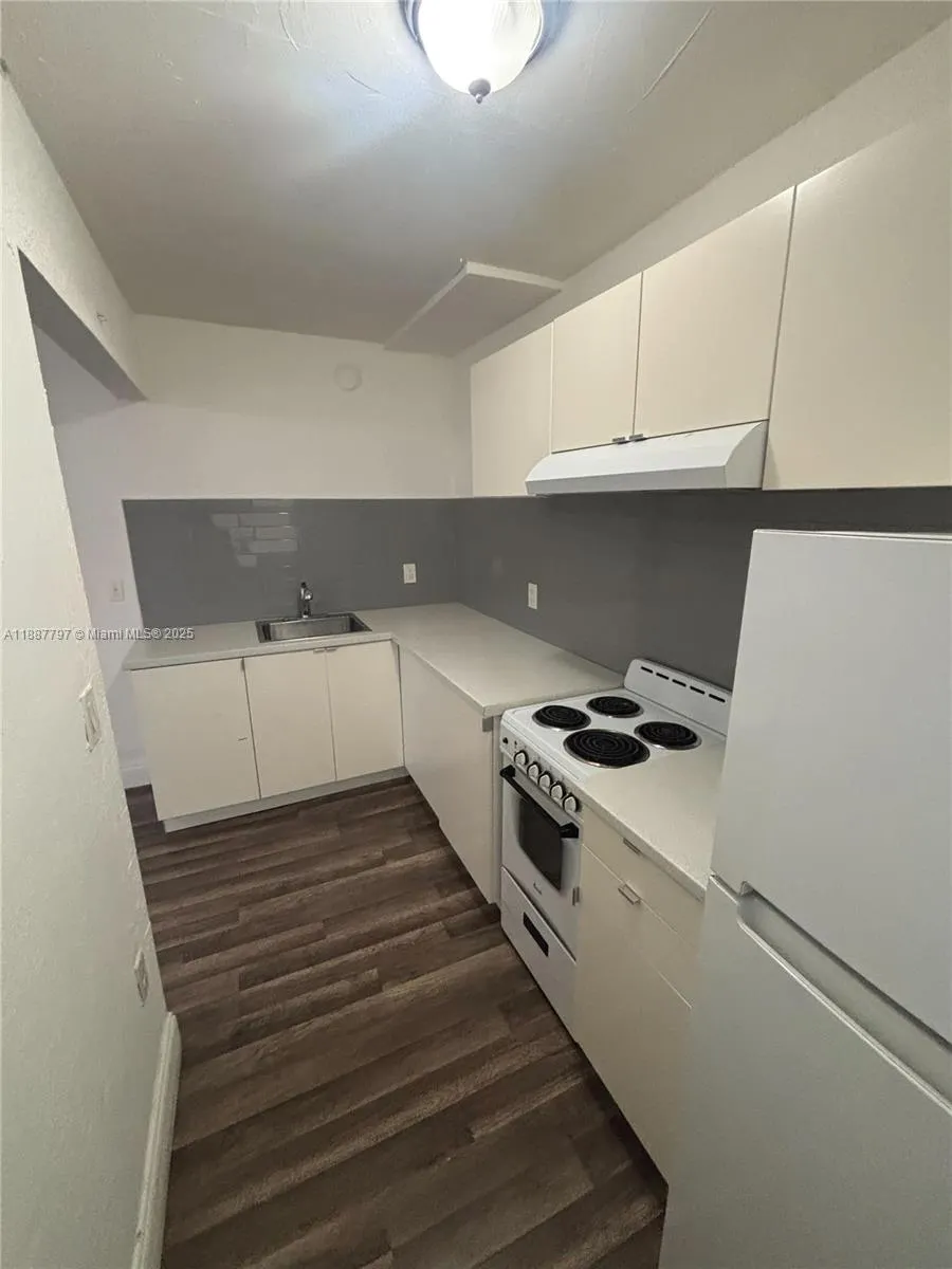 542 NW 8th St, #3