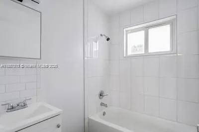 1630 NW 18th Street, #12