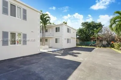 1630 NW 18th Street, #12