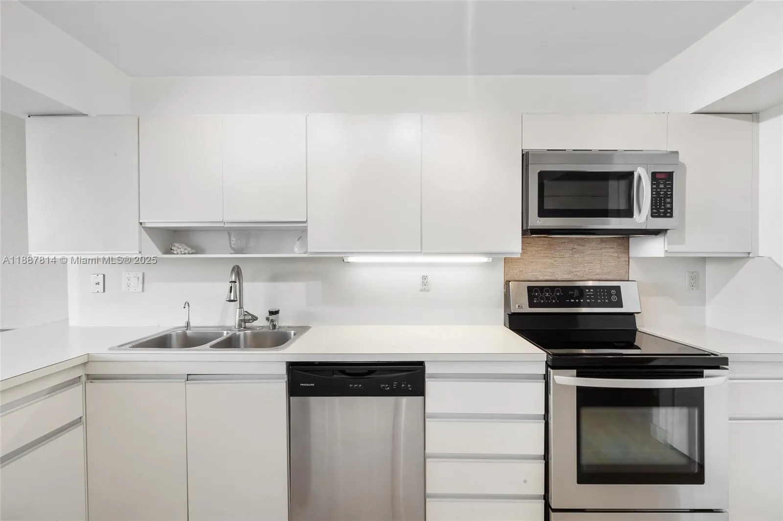 19667 Turnberry Way, #3D