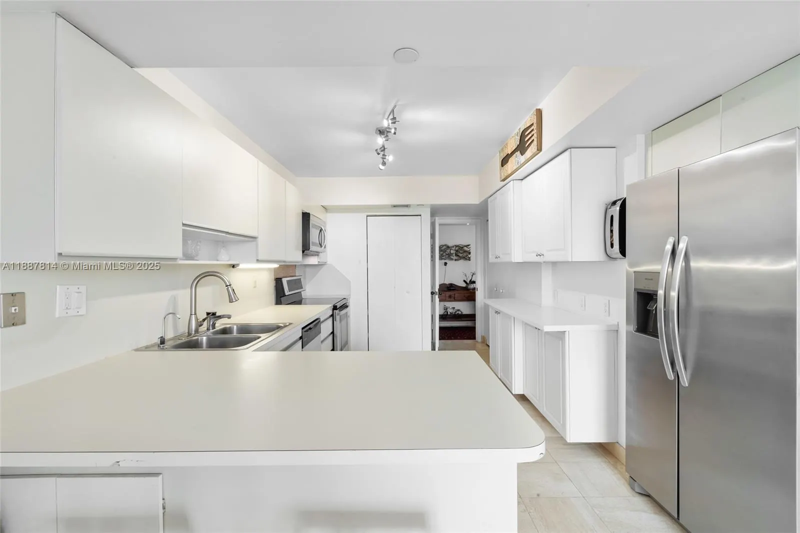 19667 Turnberry Way, #3D