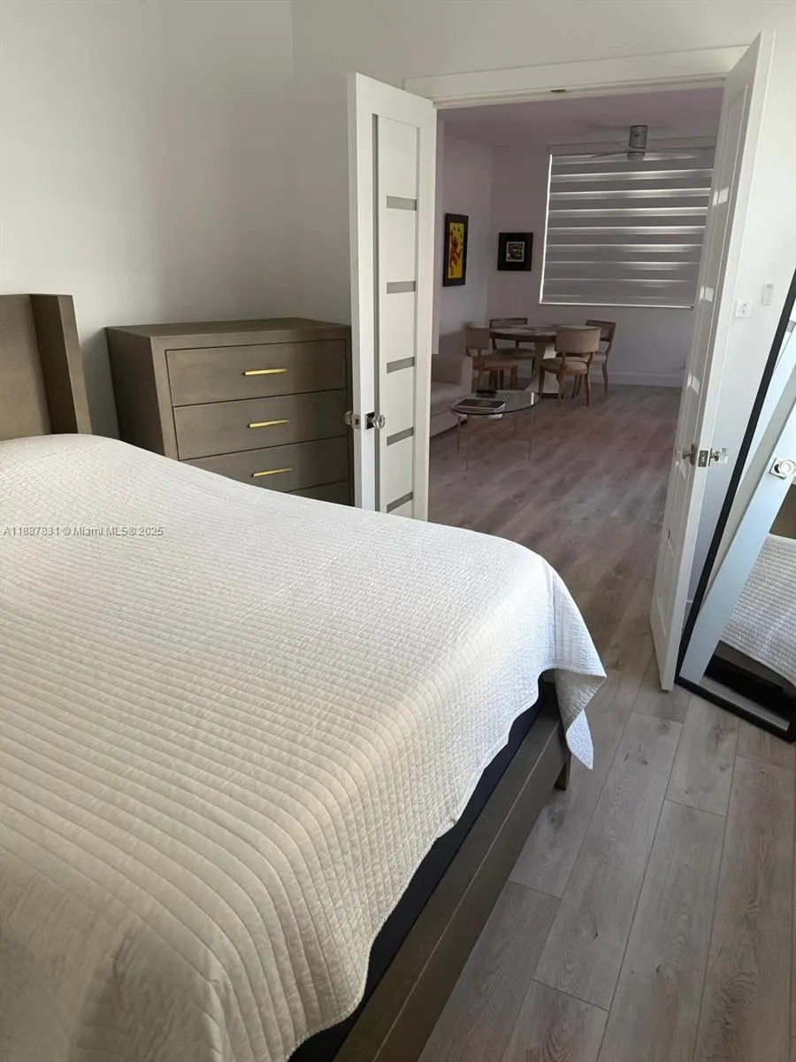 5005 Collins Ave, #1525