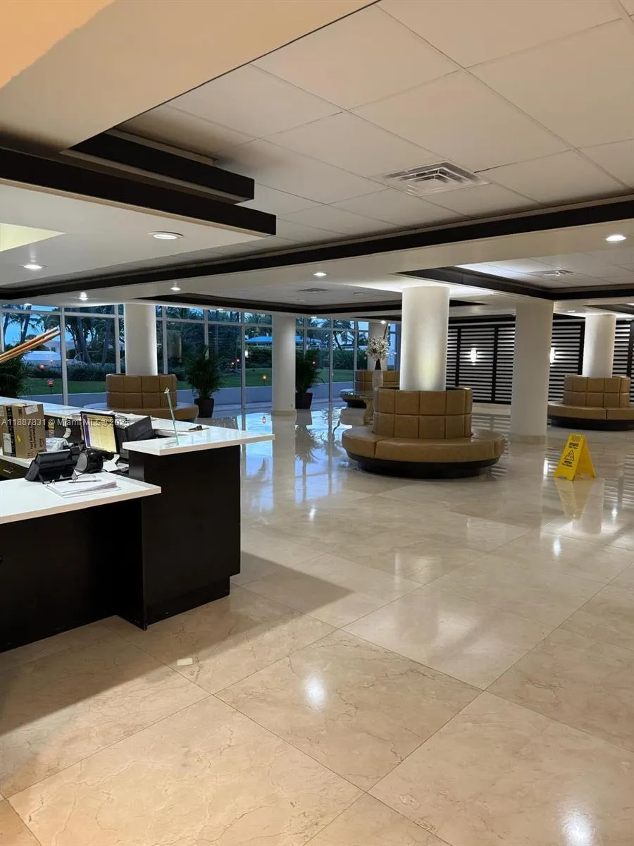 5005 Collins Ave, #1525