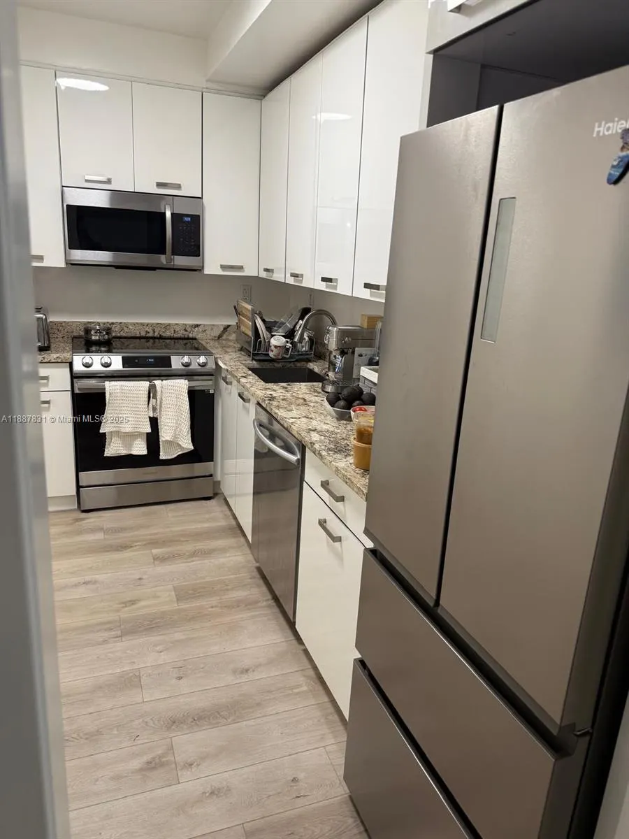 5005 Collins Ave, #1525
