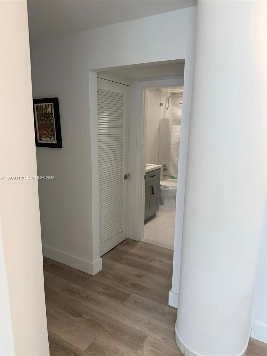 5005 Collins Ave, #1525