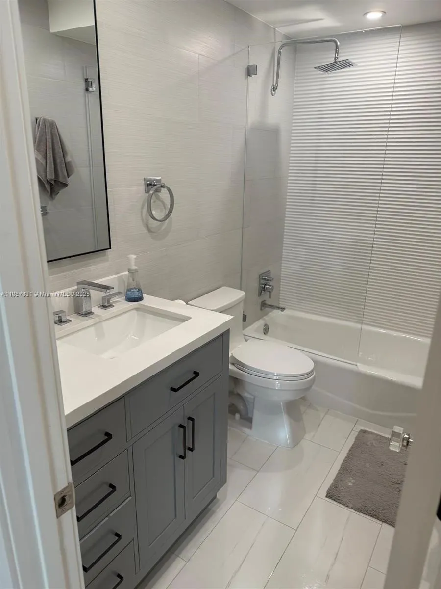 5005 Collins Ave, #1525
