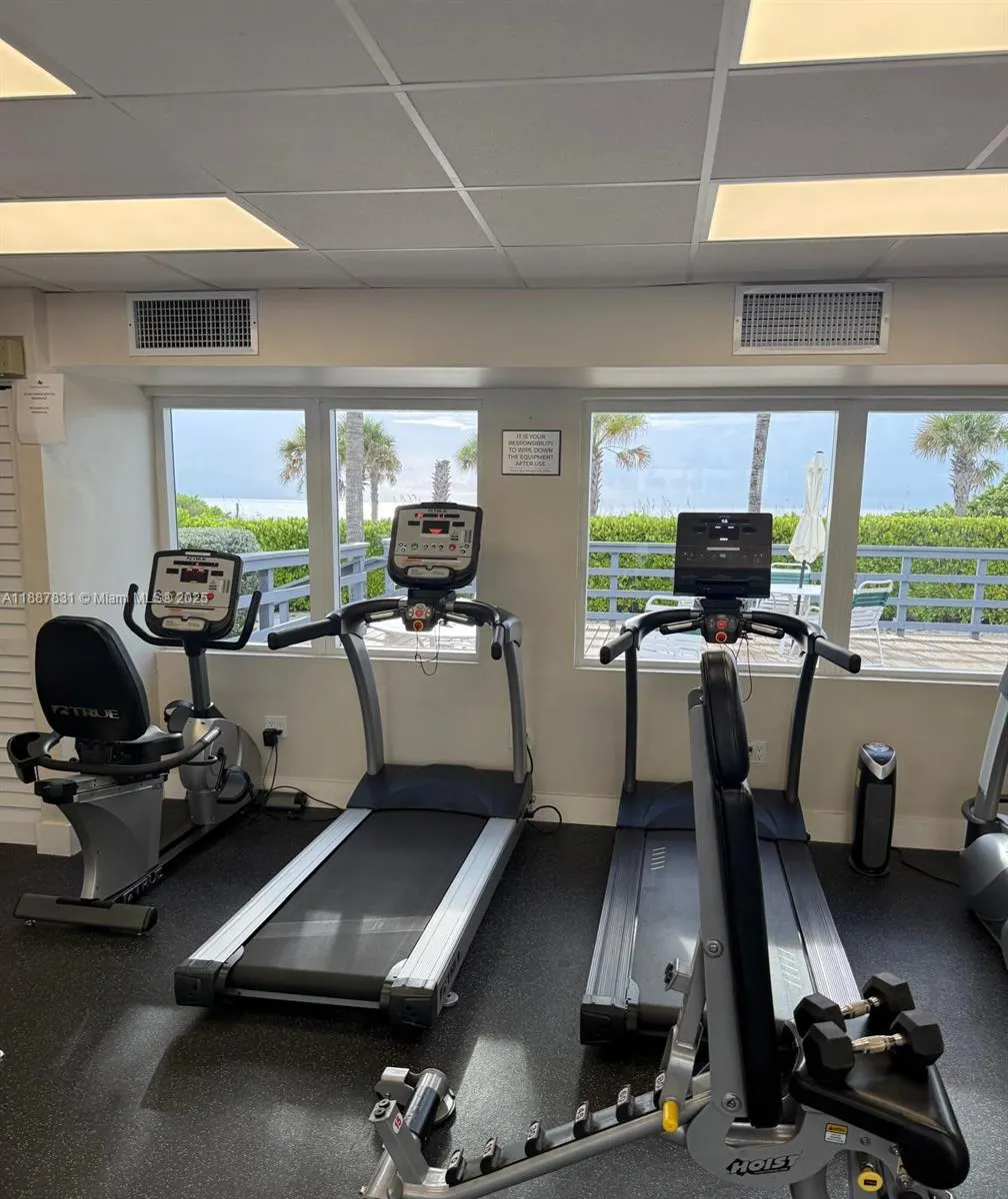 5005 Collins Ave, #1525