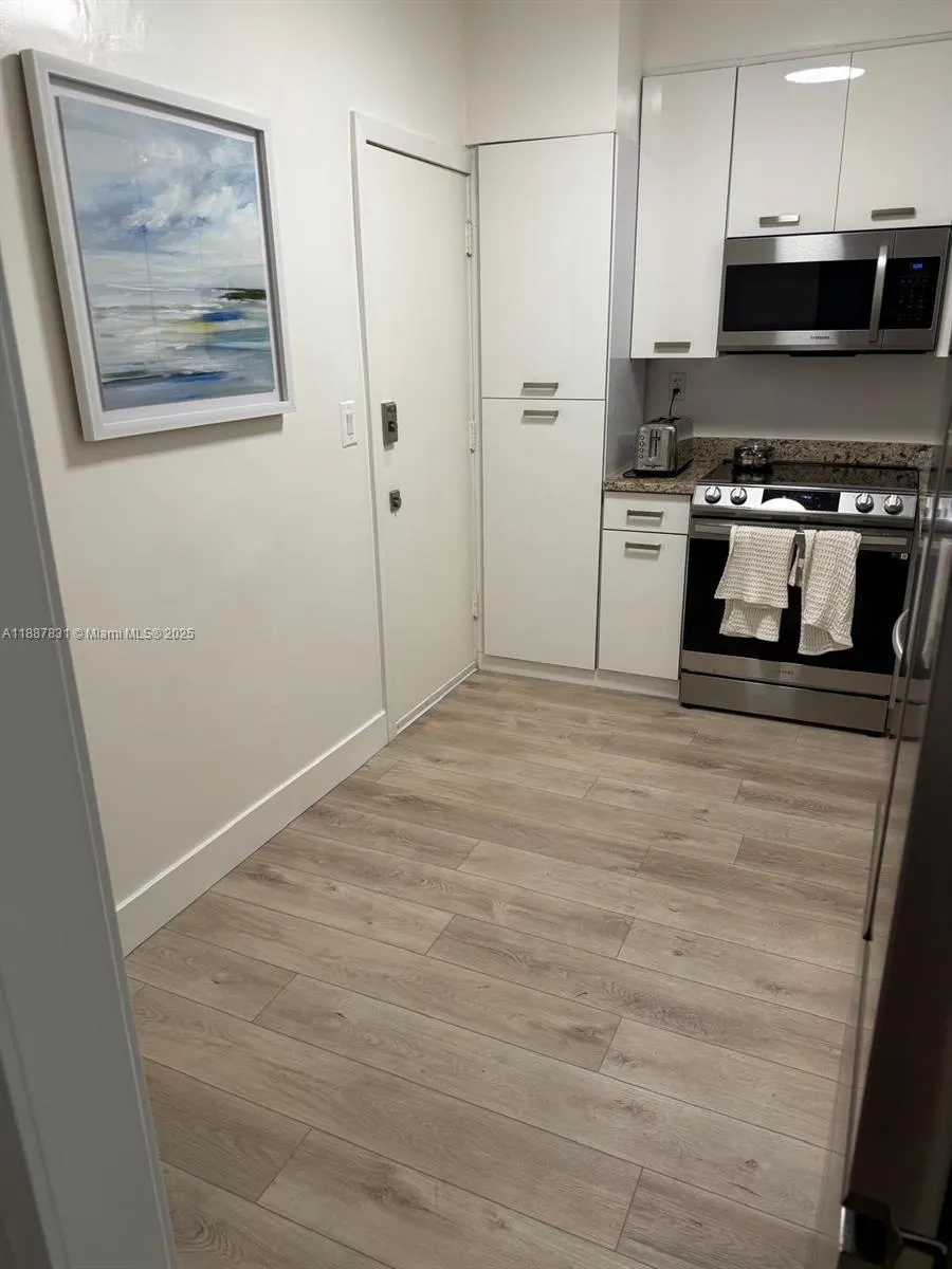5005 Collins Ave, #1525