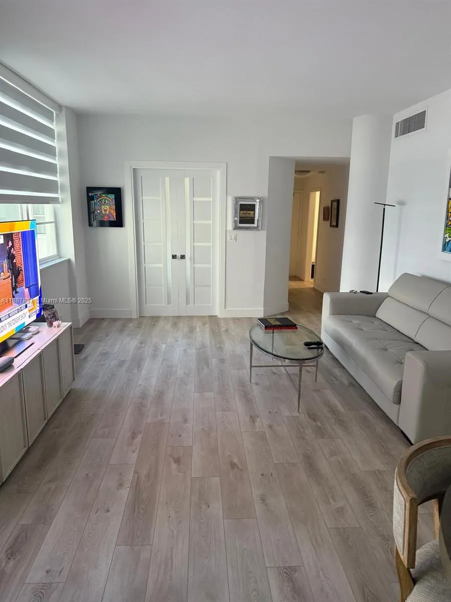 5005 Collins Ave, #1525