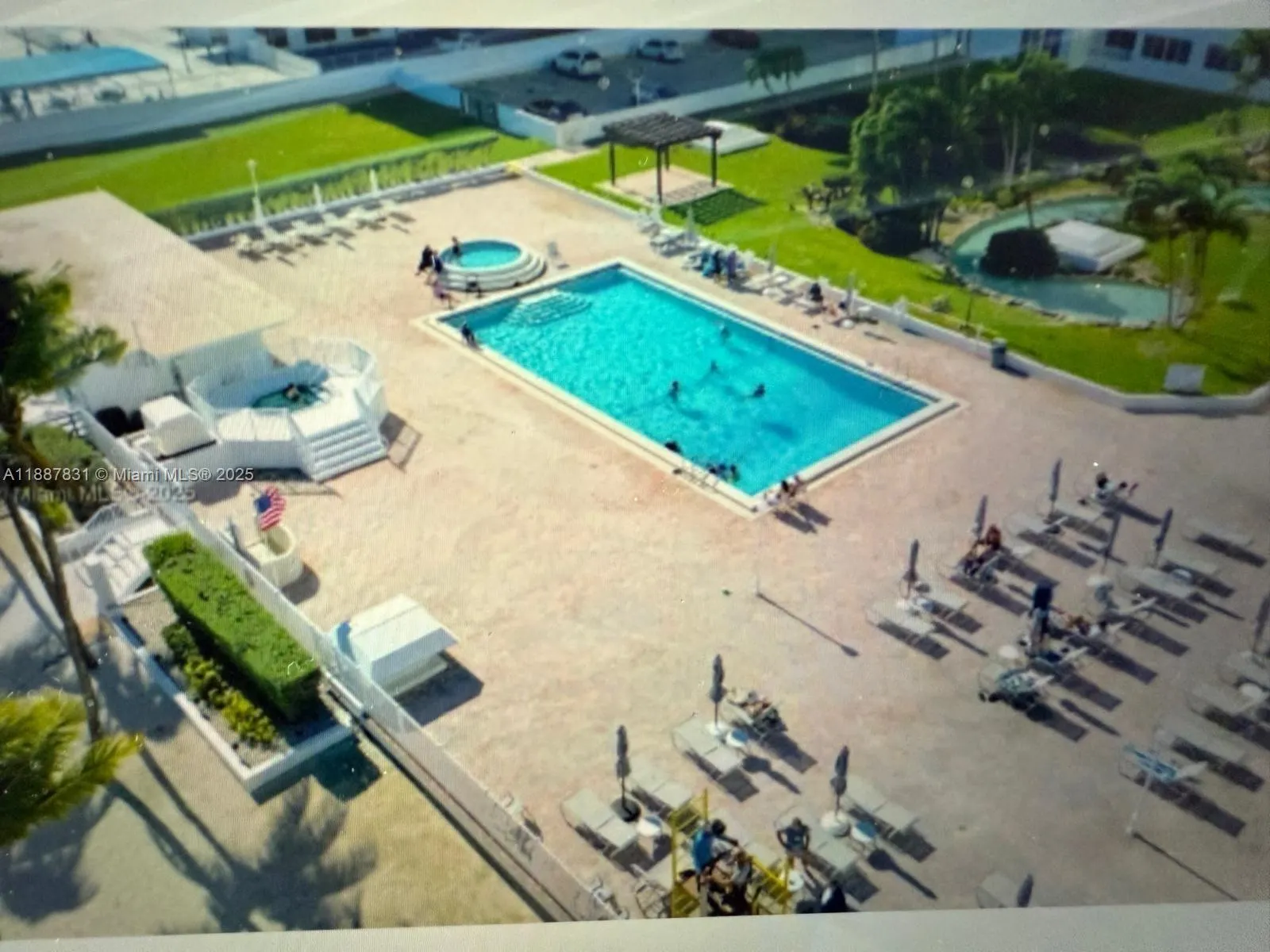 5005 Collins Ave, #1525