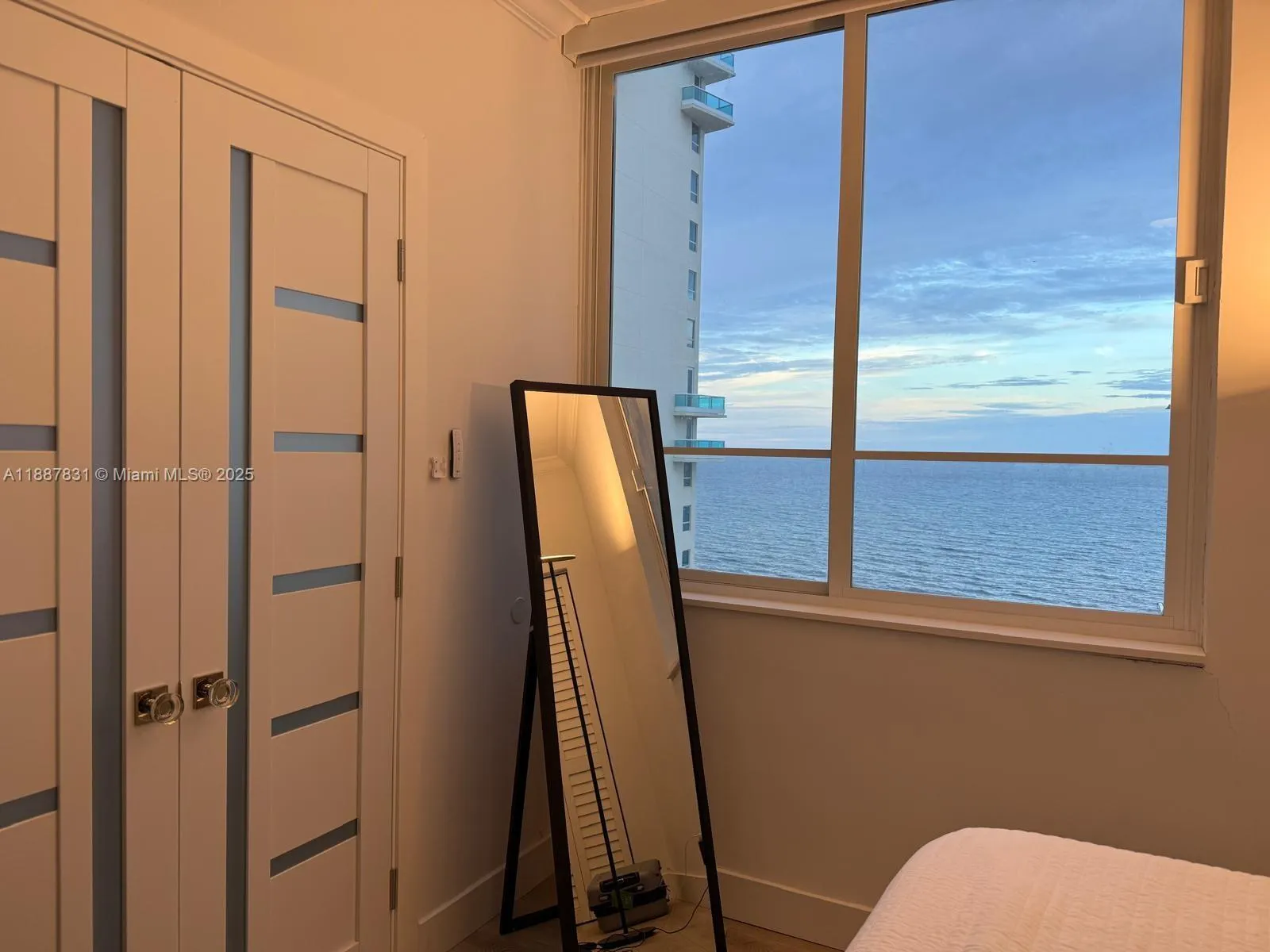 5005 Collins Ave, #1525