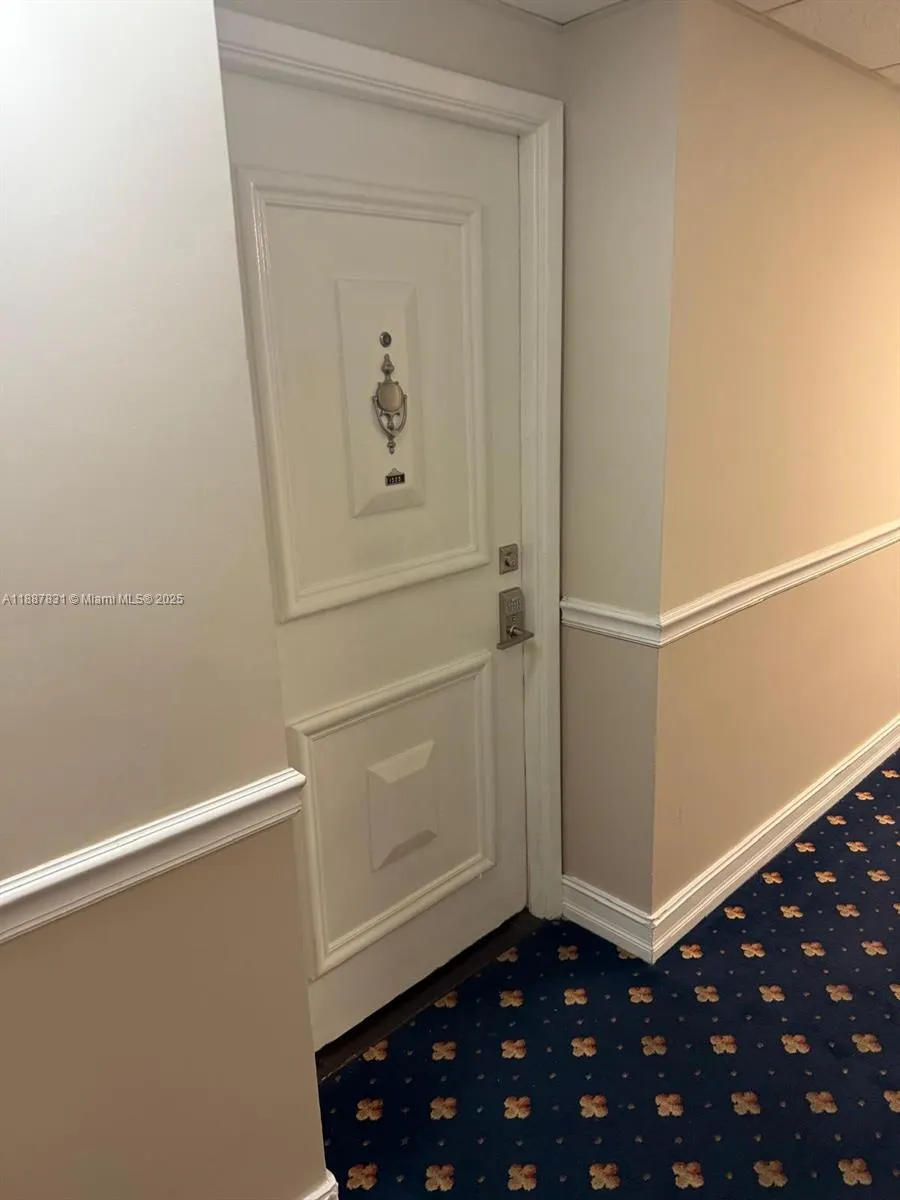 5005 Collins Ave, #1525