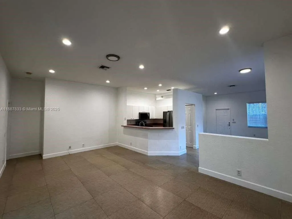 1761 ASPEN LN