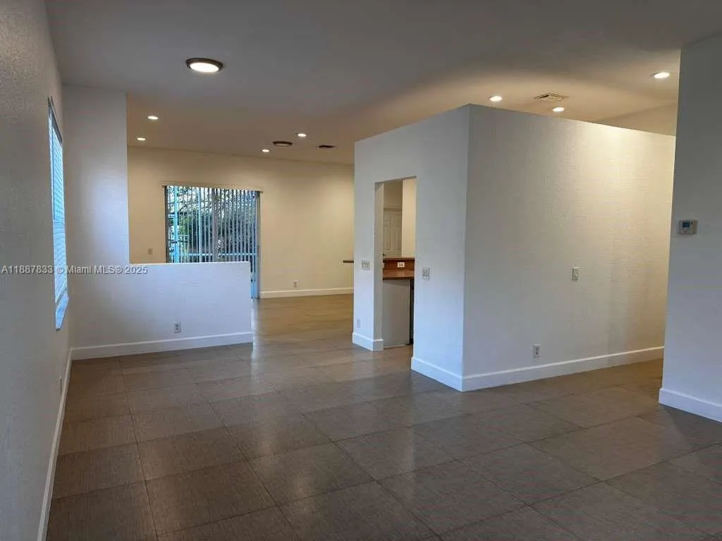 1761 ASPEN LN