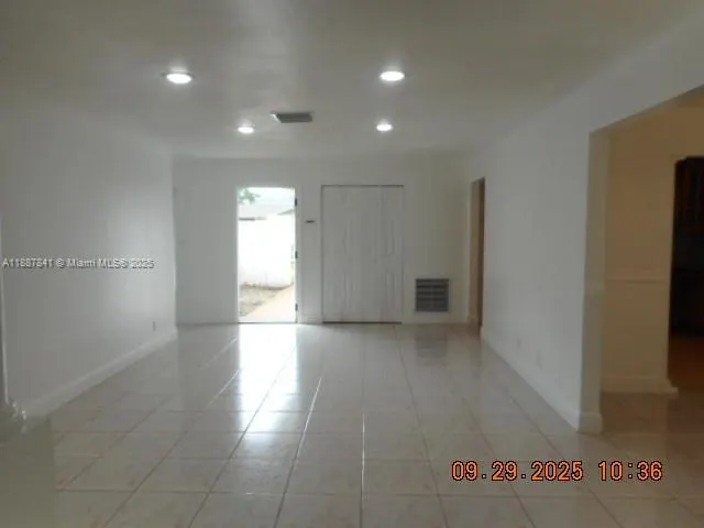 9351 NW 35th Pl