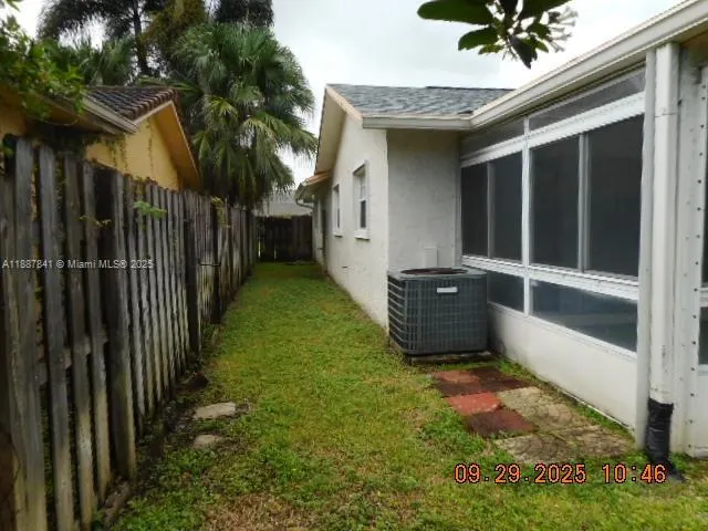 9351 NW 35th Pl