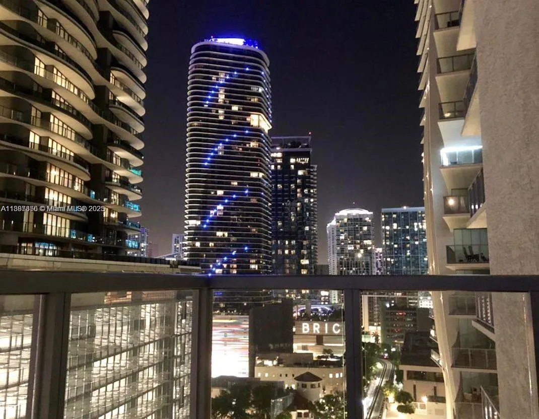 1050 Brickell Ave, #1618