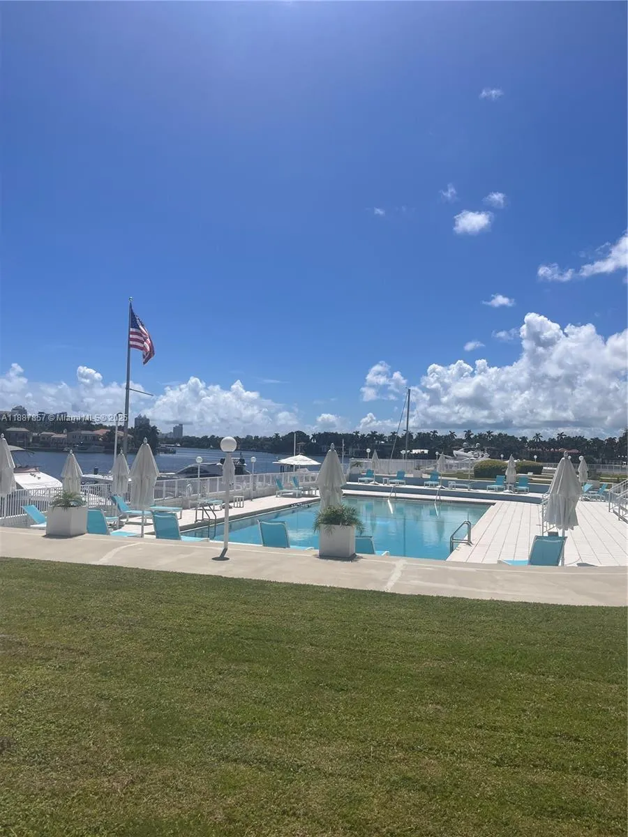 900 Bay Dr, #207