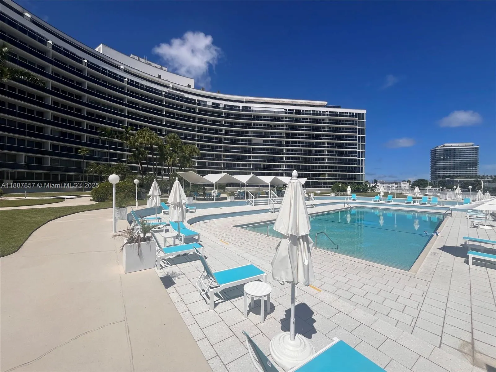 900 Bay Dr, #207