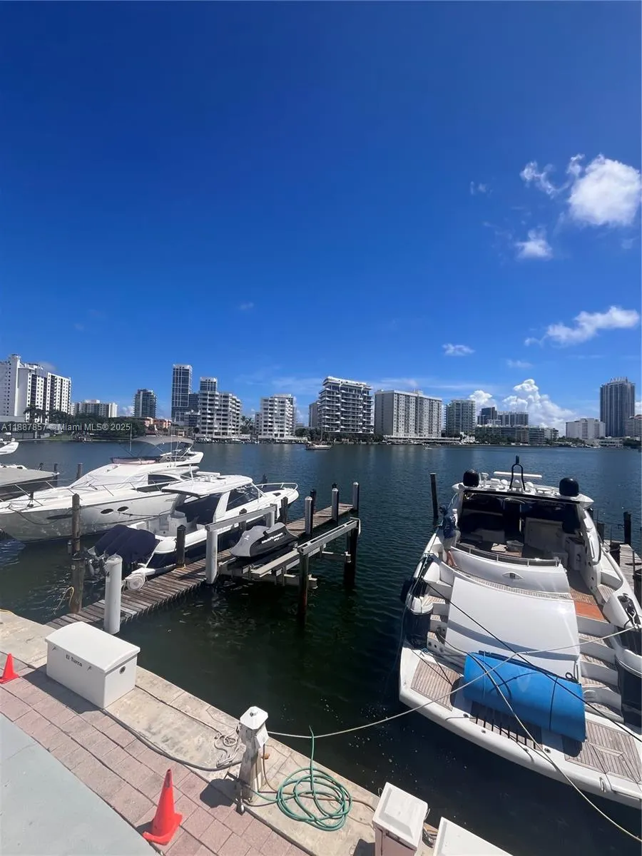 900 Bay Dr, #207