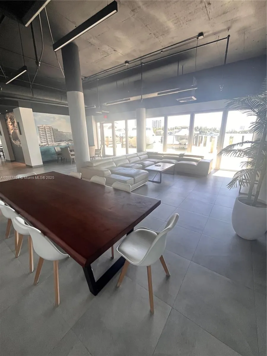 900 Bay Dr, #207