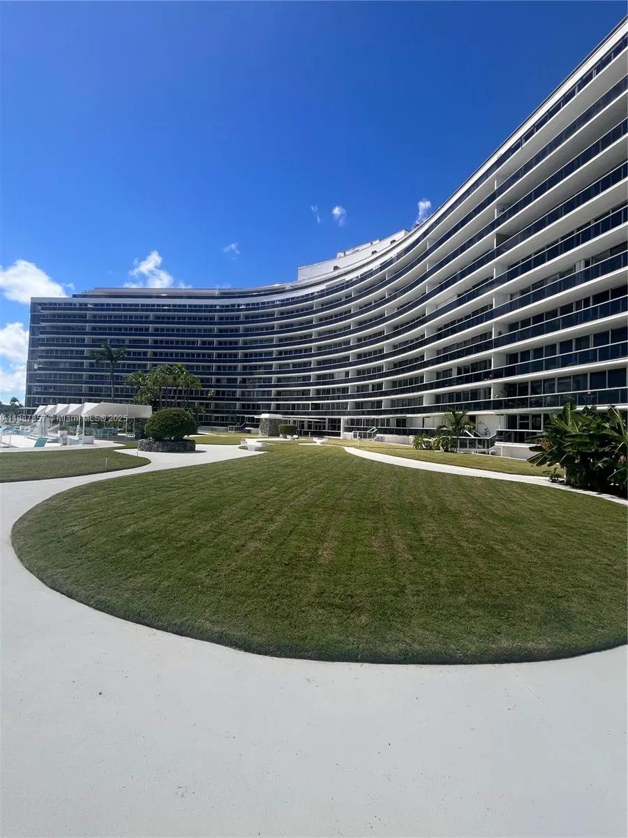 900 Bay Dr, #207