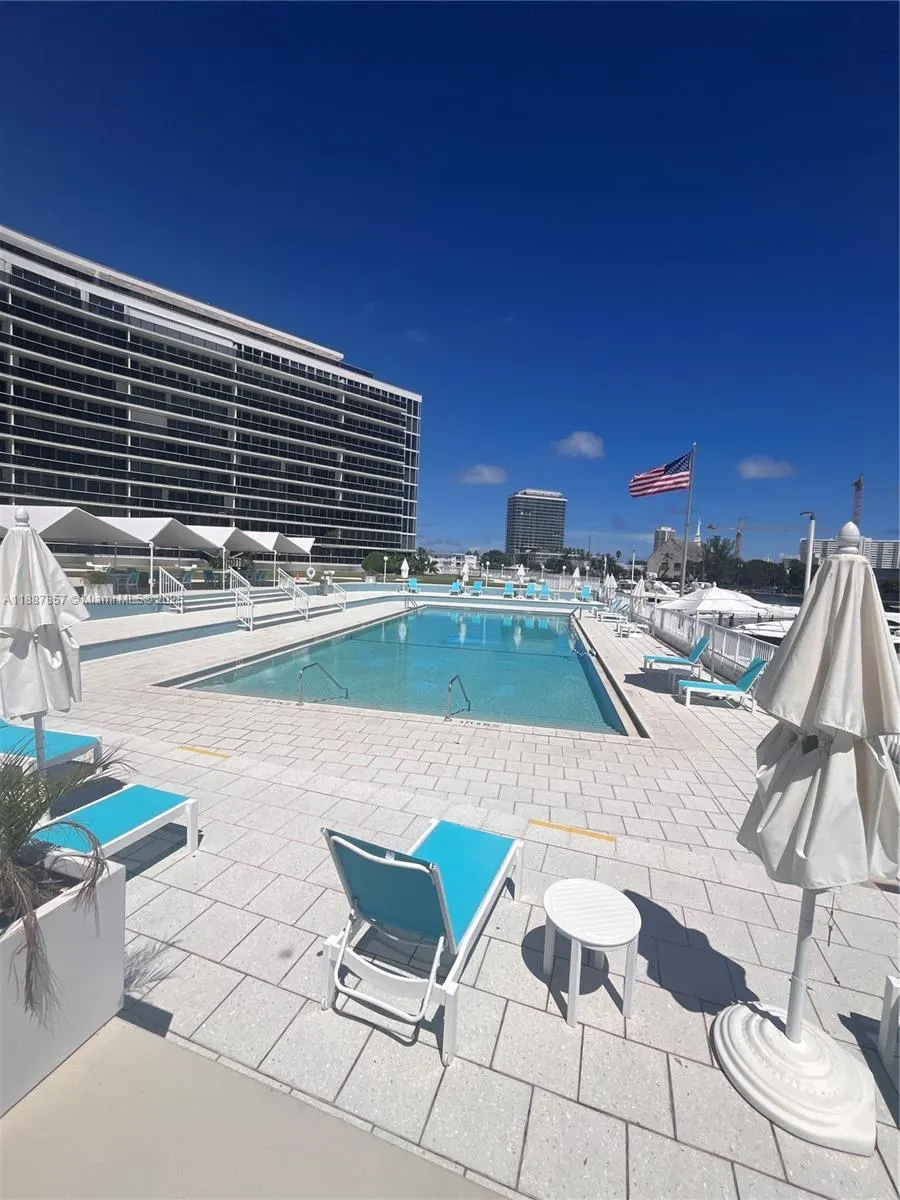 900 Bay Dr, #207
