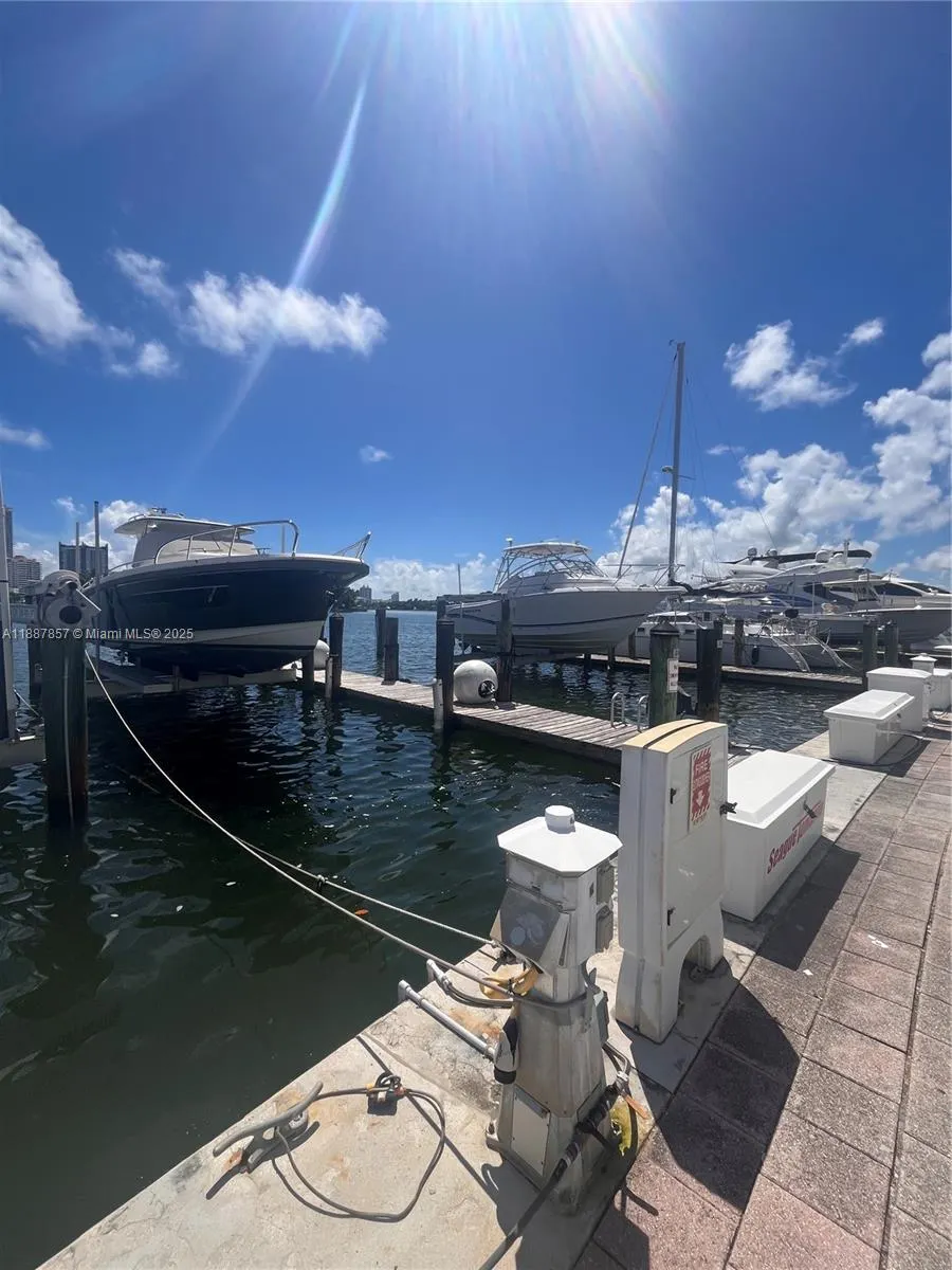 900 Bay Dr, #207