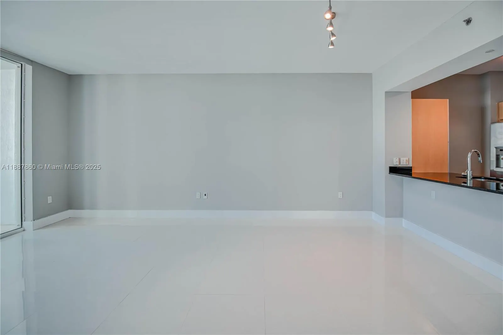 951 Brickell Ave, #1402