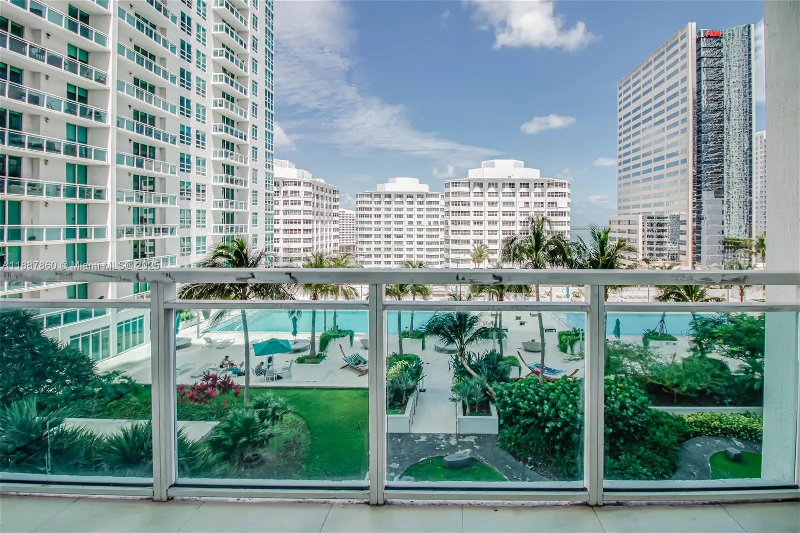 951 Brickell Ave, #1402