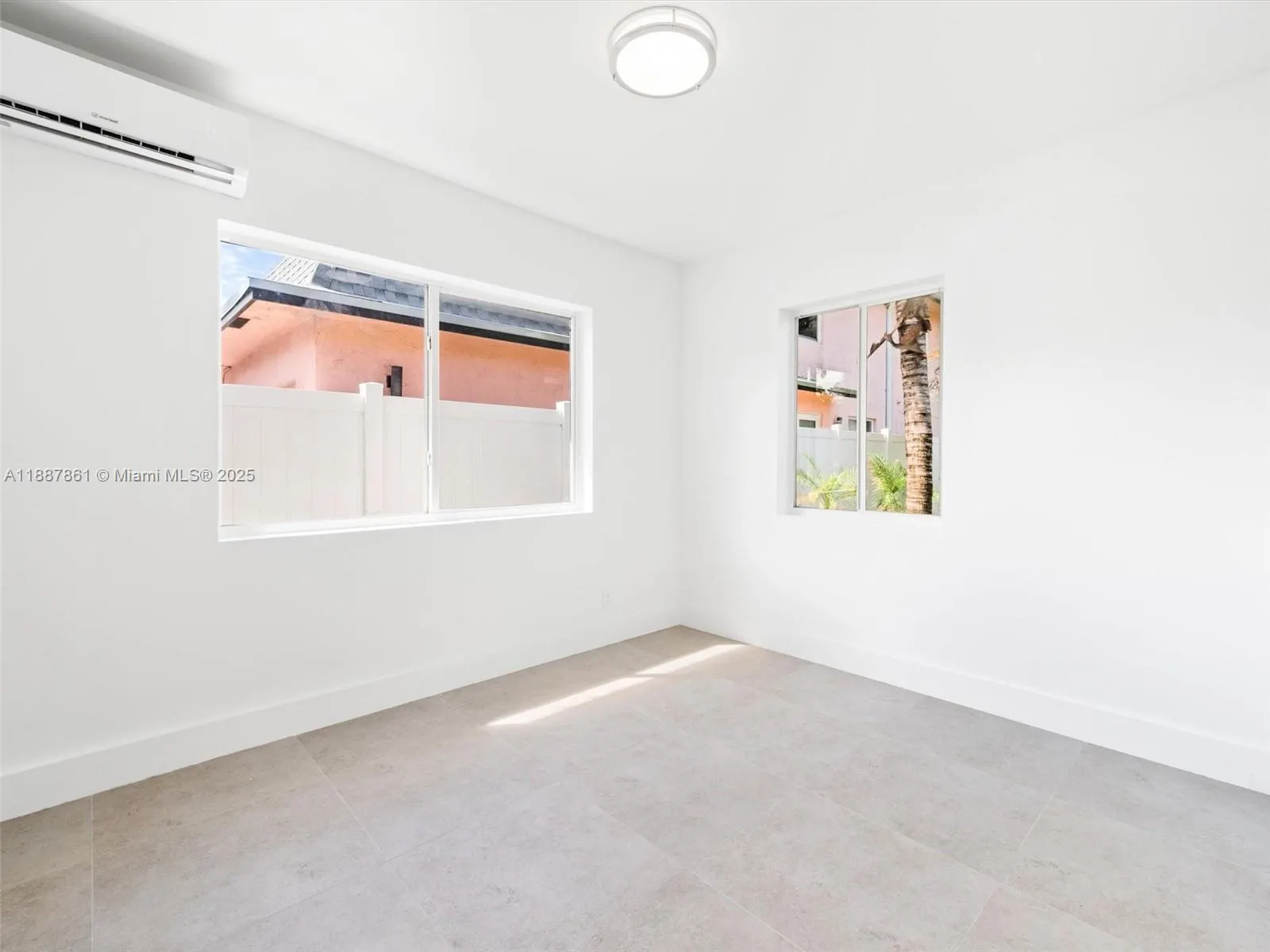 1135 N Andrews Ave