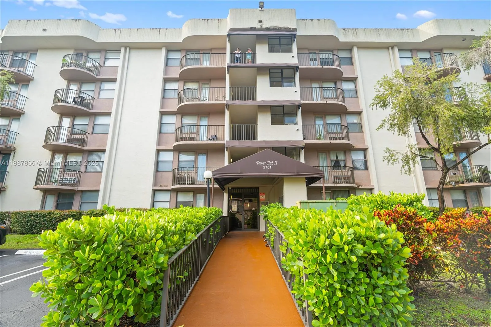 2701 Riverside Dr, #413-B